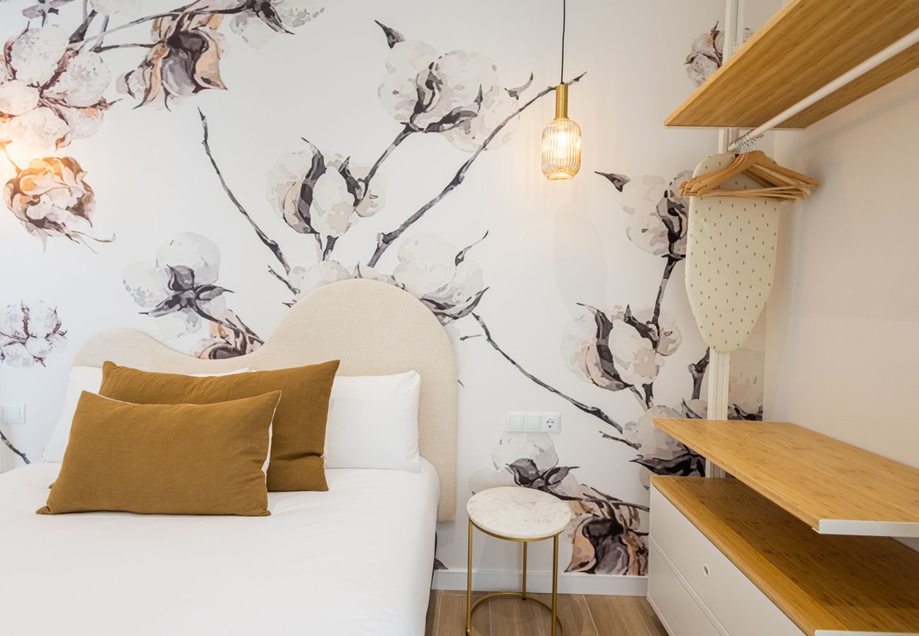 Studio in Valencia / València - Turia Park Loft IV | 4 Guests | AC and WiFi | Near ZOO