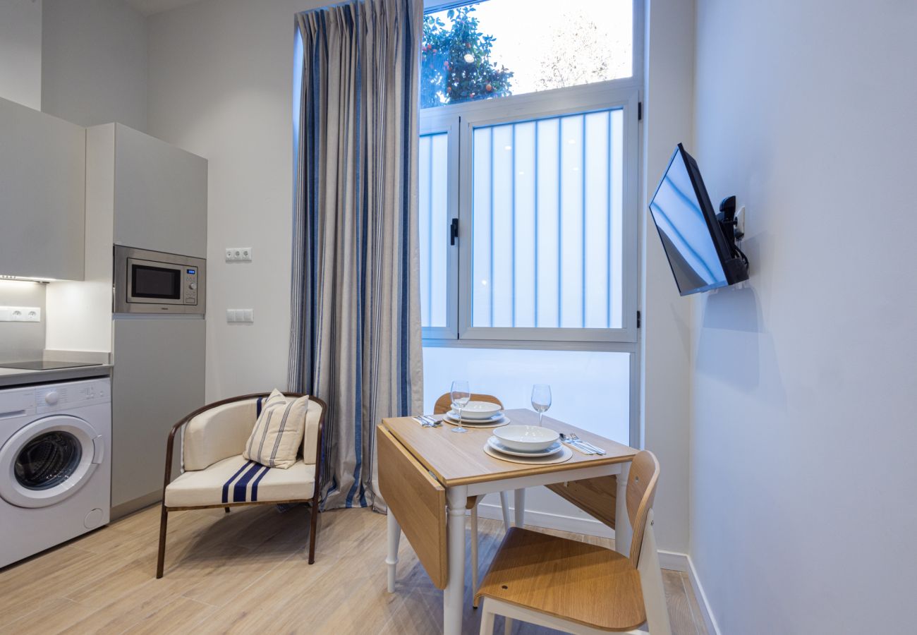 Apartment in Valencia / València - Pirate Studio II | 2 Guests | AC WiFi | 15 min Oceanografic