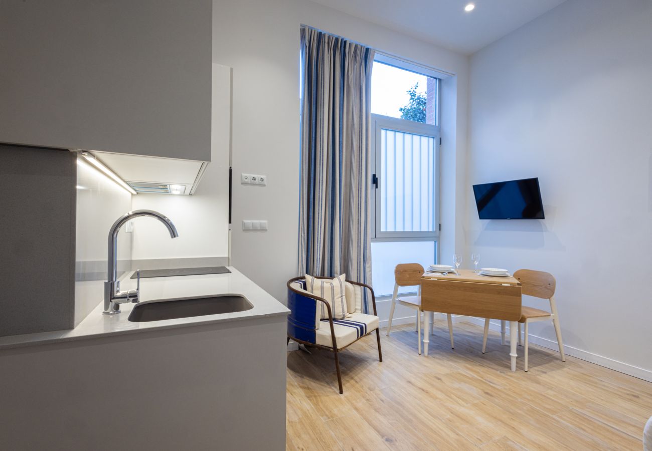 Apartment in Valencia / València - Pirate Studio II | 2 Guests | AC WiFi | 15 min Oceanografic