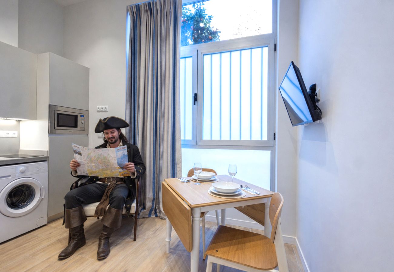 Apartment in Valencia / València - Pirate Studio II | 2 Guests | AC WiFi | 15 min Oceanografic