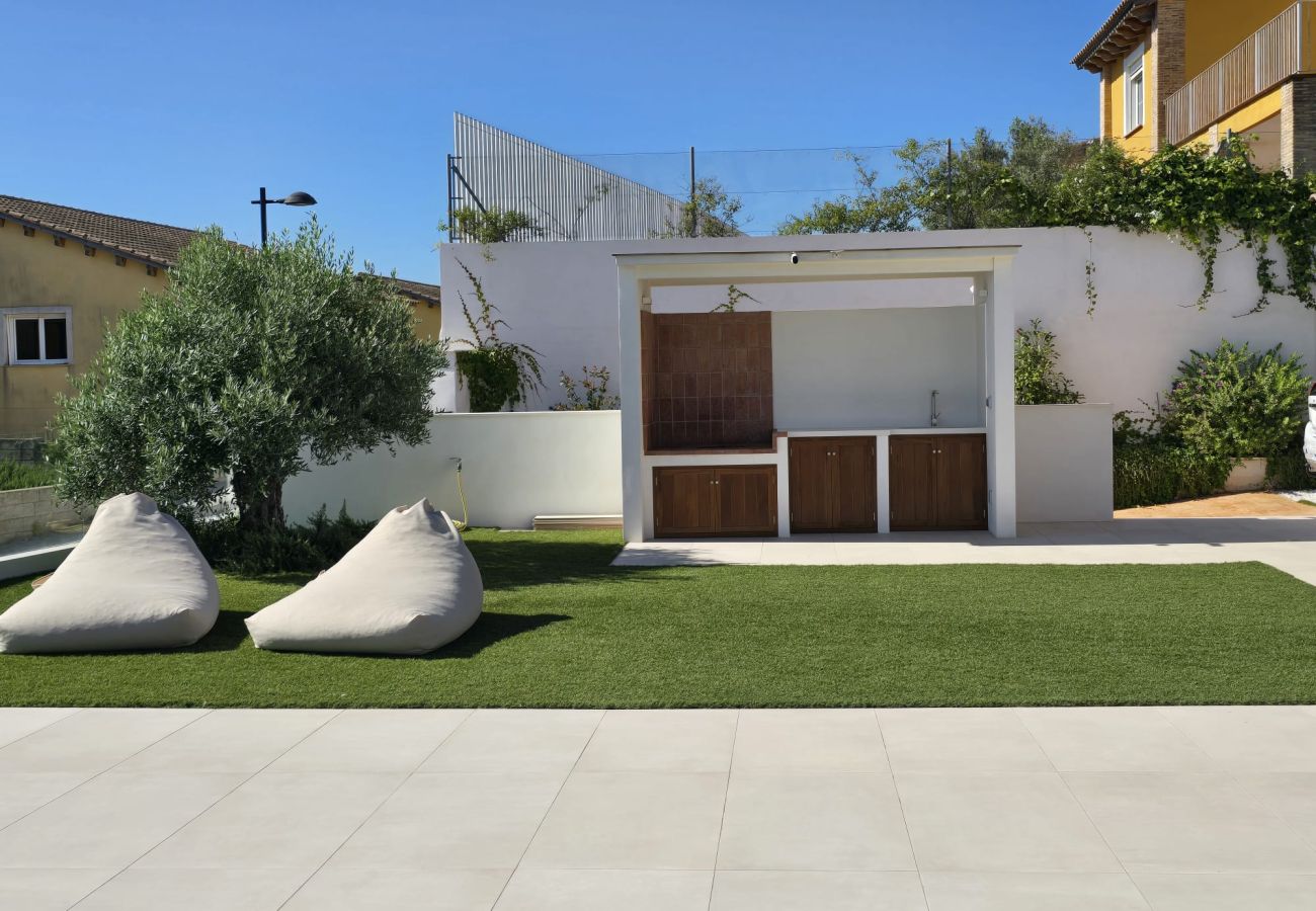Chalet in L'Enova - Eco Luxury Villa | Private Pool + BBQ | 8 Guests