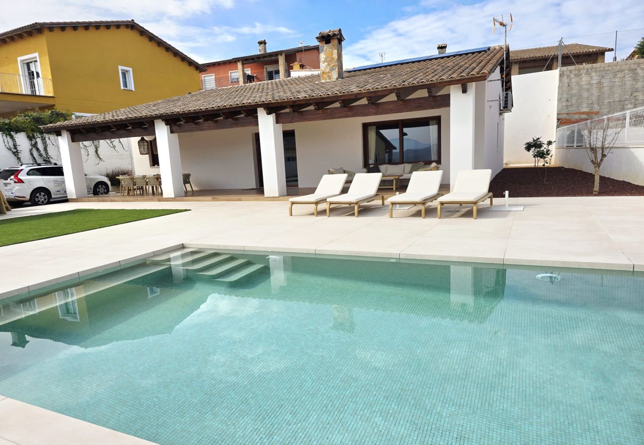 Chalet in L'Enova - Eco Luxury Villa | Private Pool + BBQ | 8 Guests