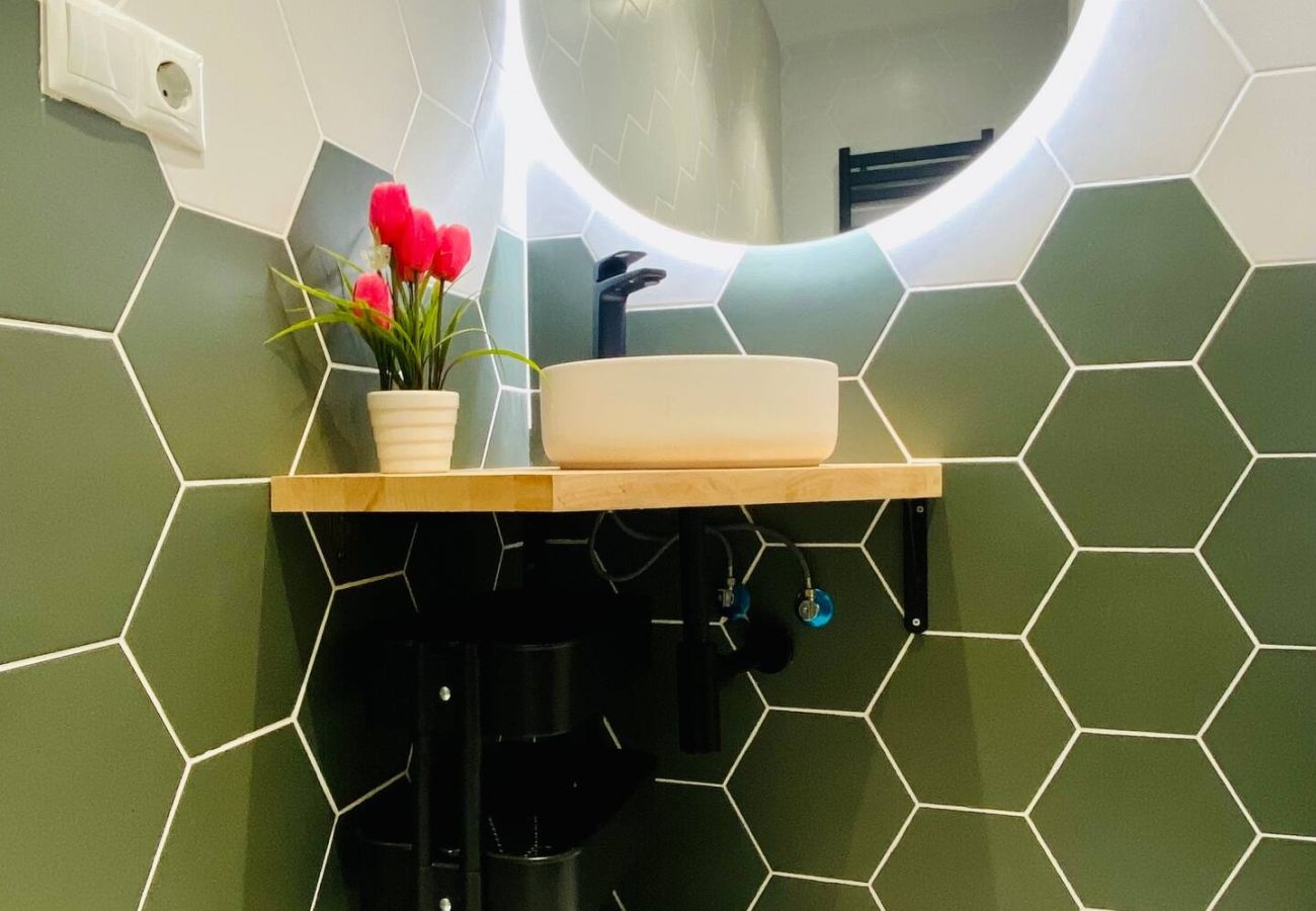 Apartment in Valencia / València - Beach Apartment | 1BR | 4 Guests | AC & WIFI