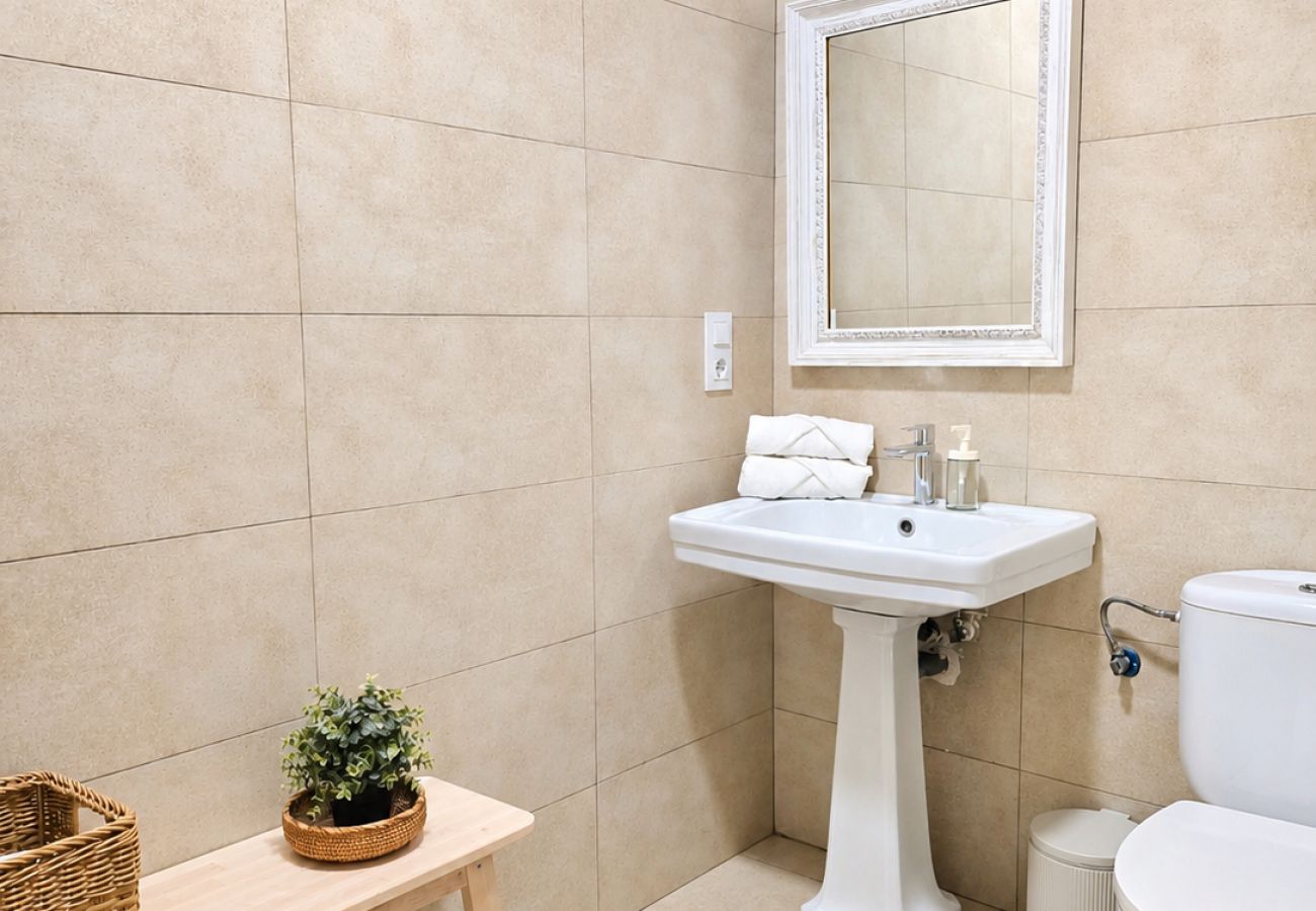 Apartment in Valencia / València - Serranos Towers Apartments I - 4 Guests - Old Town