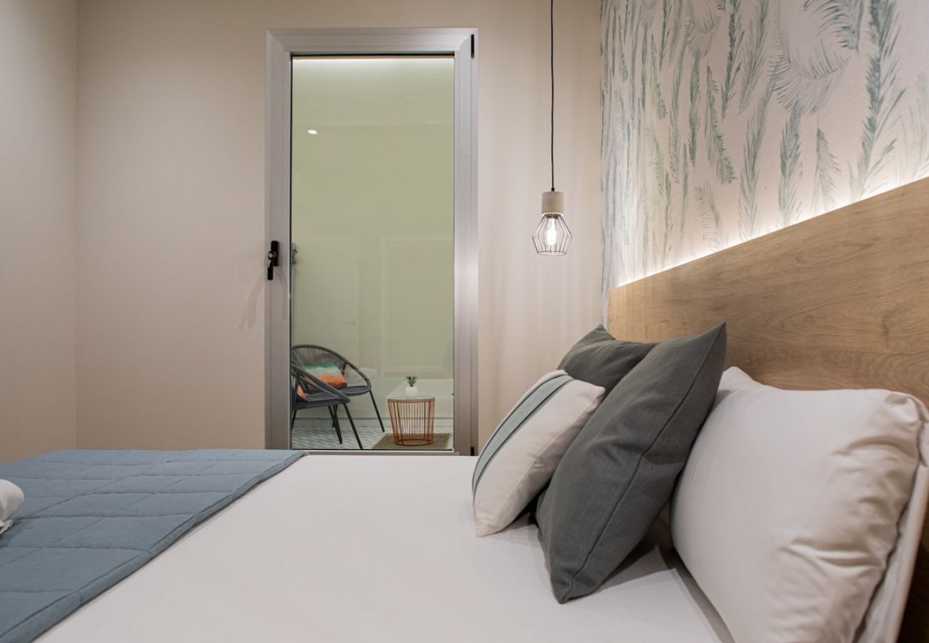 Appartement à Valence / Valencia - Port Suite III | 6 Viajeros | AC & WiFi | 15 min Ciudad Artes