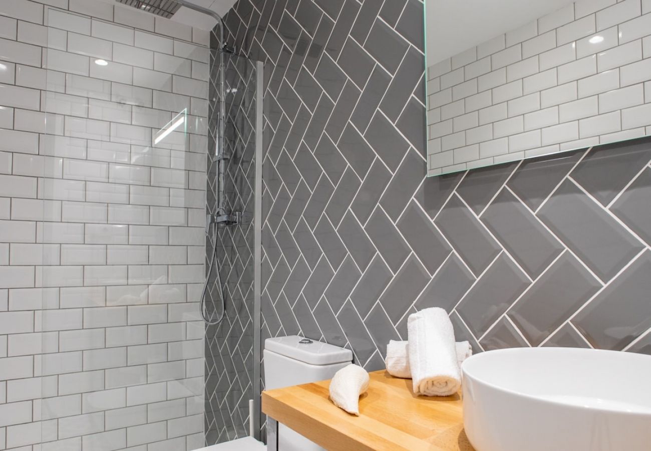 Appartement à Valence / Valencia - Port Suite X | 4 Viajeros | AC & WiFi | 15 min Ciudad Artes