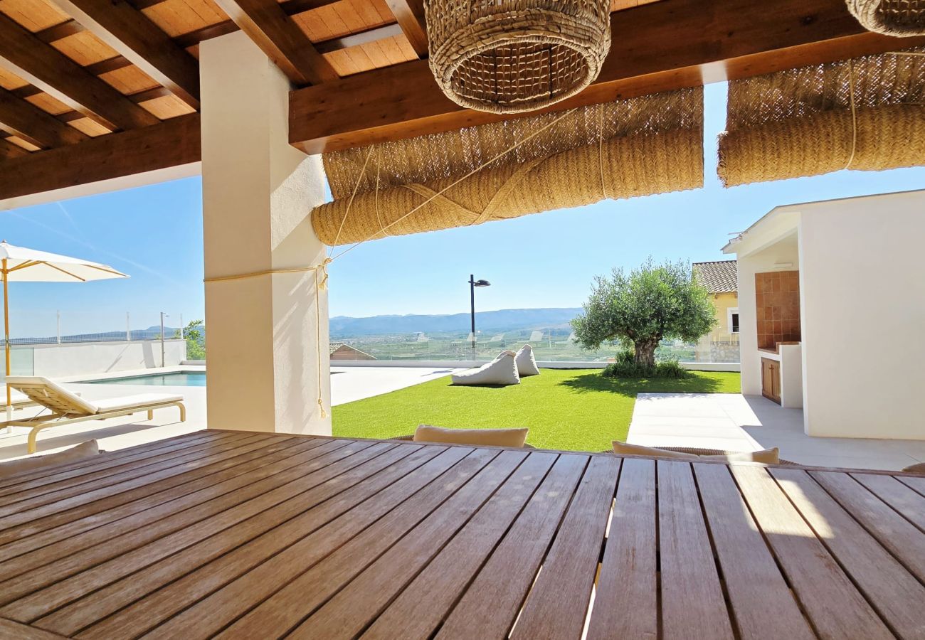 Chalet à L'Enova - Luxury Solar Villa | Pool & BBQ | 8 Guests