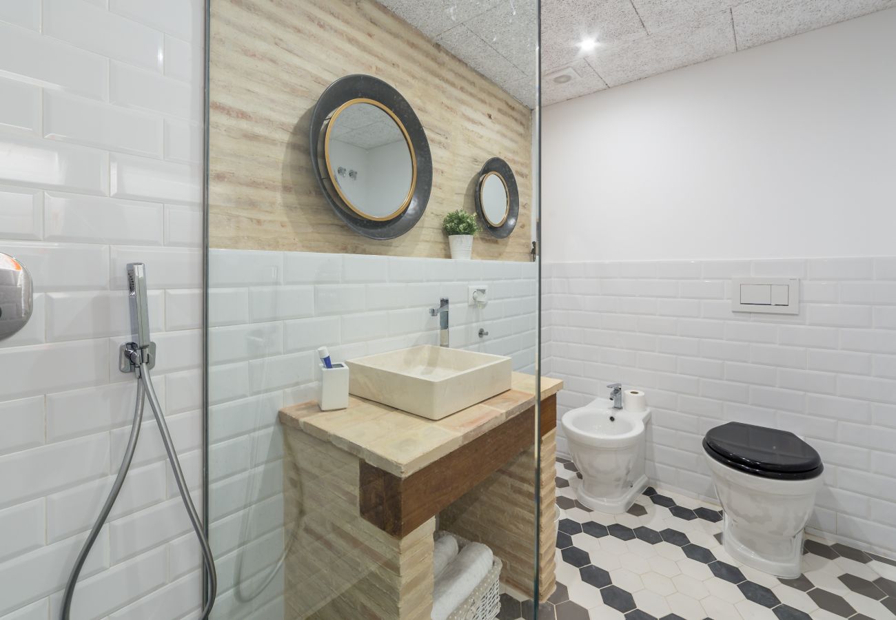 Appartamento a Valencia / València - CENTER-Luxurious 1BR, 1BA-Terrace, WI-FI, A/C 