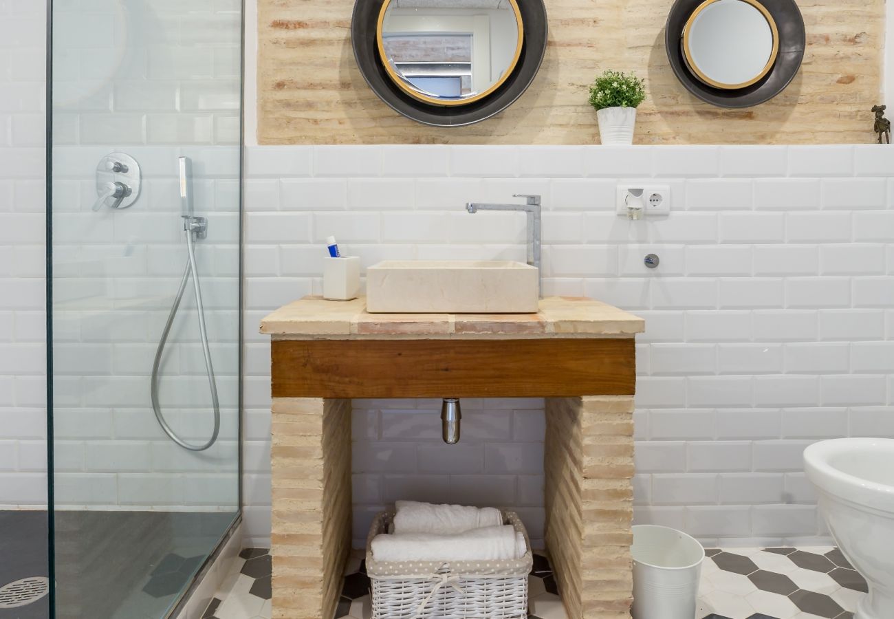 Appartamento a Valencia / València - CENTER-Luxurious 1BR, 1BA-Terrace, WI-FI, A/C 