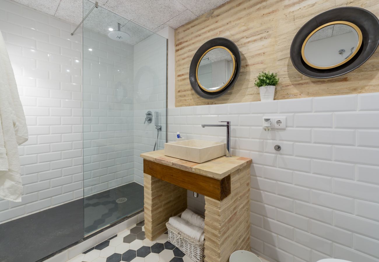 Appartamento a Valencia / València - CENTER-Luxurious 1BR, 1BA-Terrace, WI-FI, A/C 