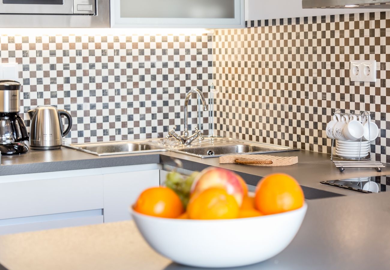 Appartamento a Valencia / València - CENTER-Luxurious 1BR, 1BA-Terrace, WI-FI, A/C 