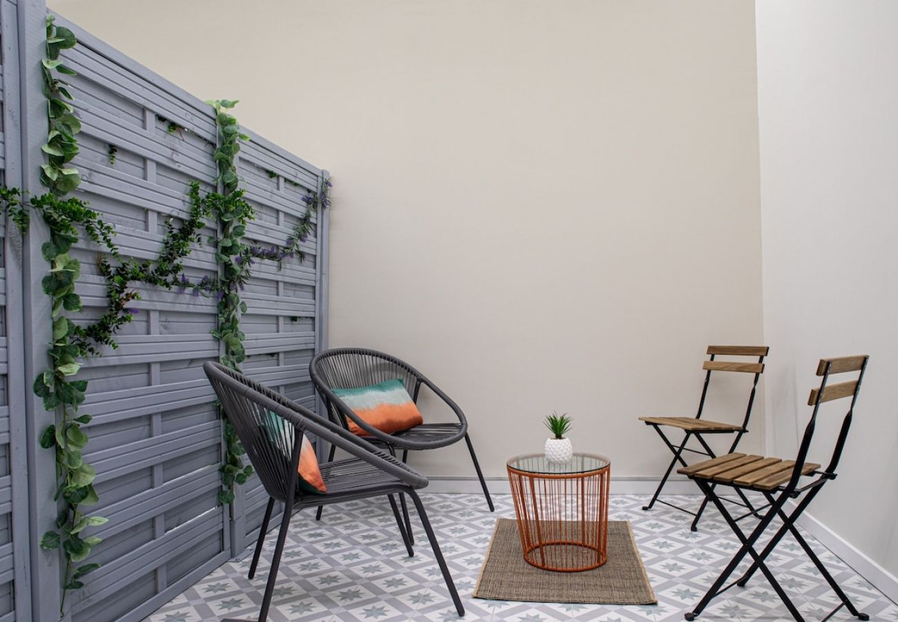 Appartamento a Valencia / València - Port Suite III | 6 Viajeros | AC & WiFi | 15 min Ciudad Artes