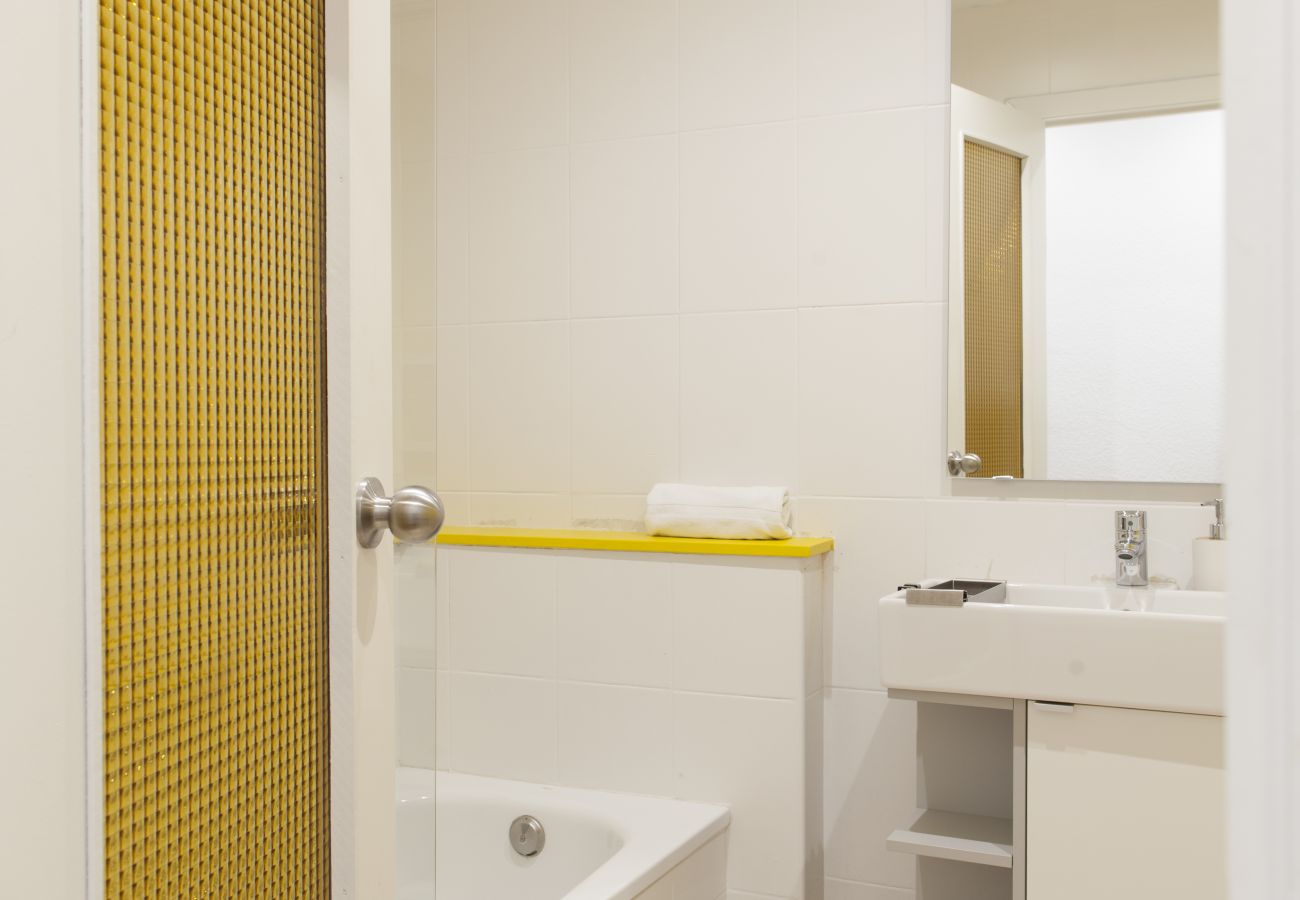 Appartamento a Valencia / València - Old Town Quart Towers Stay I | AC & WiFi | 4 Viajeros