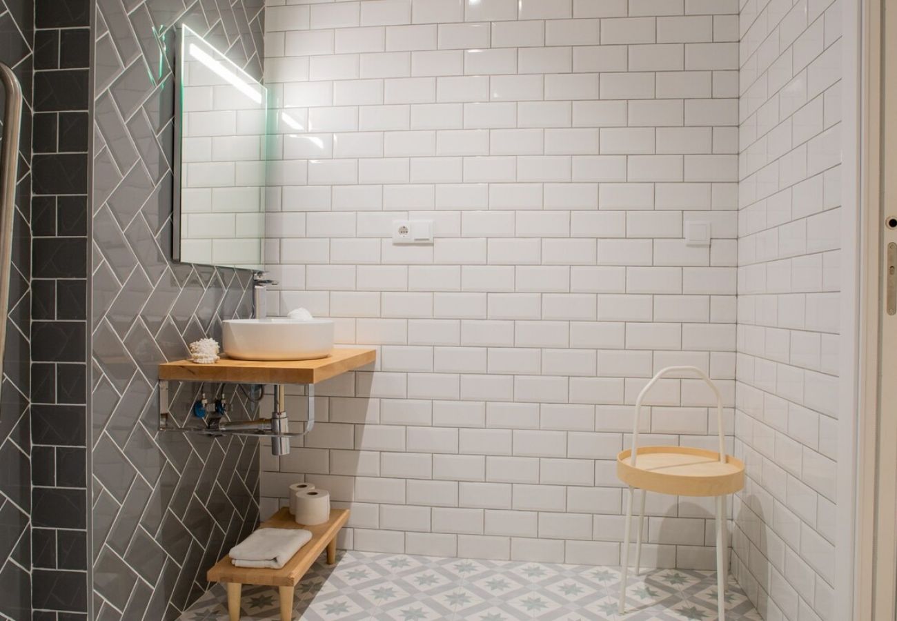 Appartamento a Valencia / València - Port Suite I | 4 Viajeros | AC & WiFi | 15 min Ciudad Artes