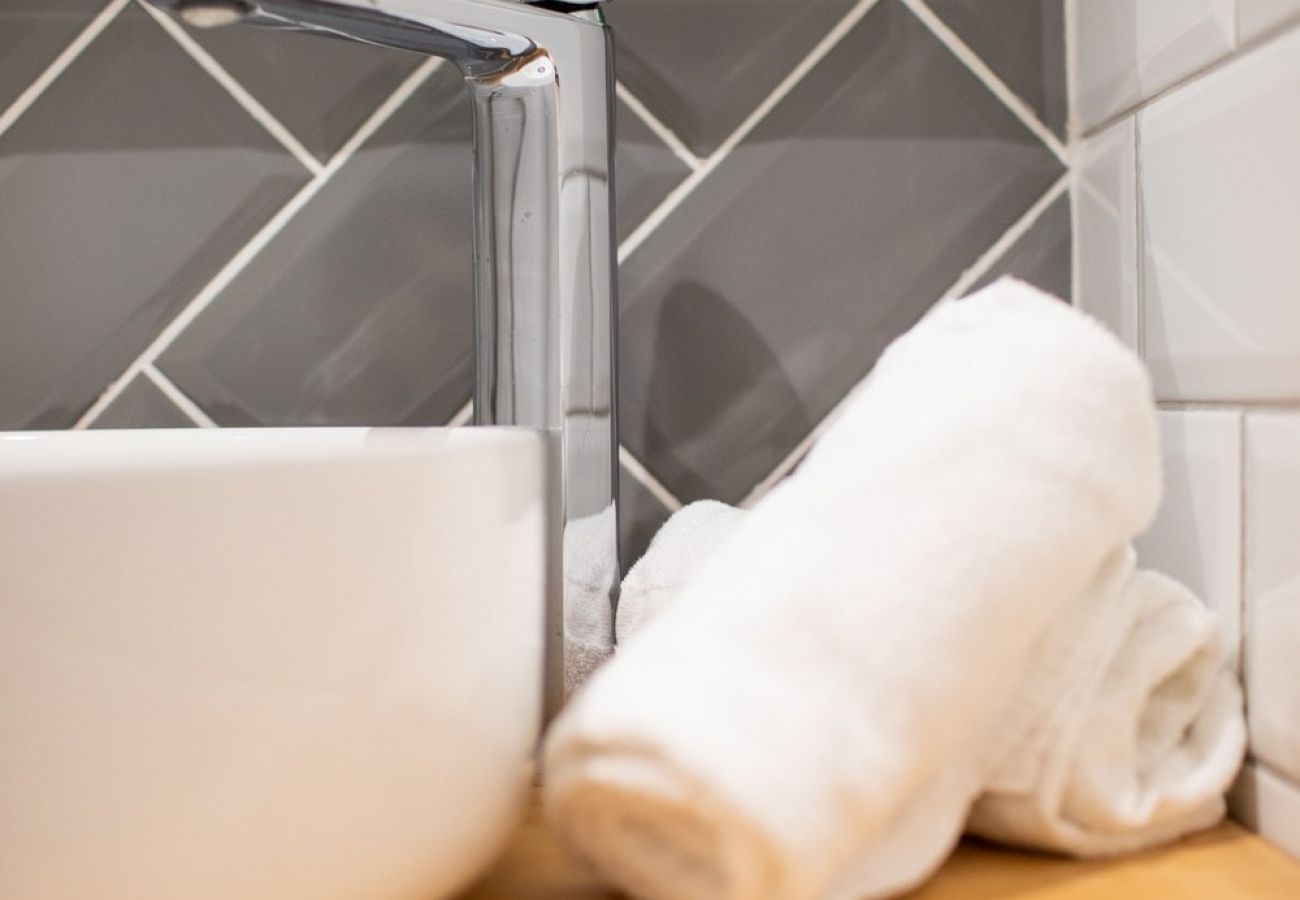 Appartamento a Valencia / València - Port Suite I | 4 Viajeros | AC & WiFi | 15 min Ciudad Artes