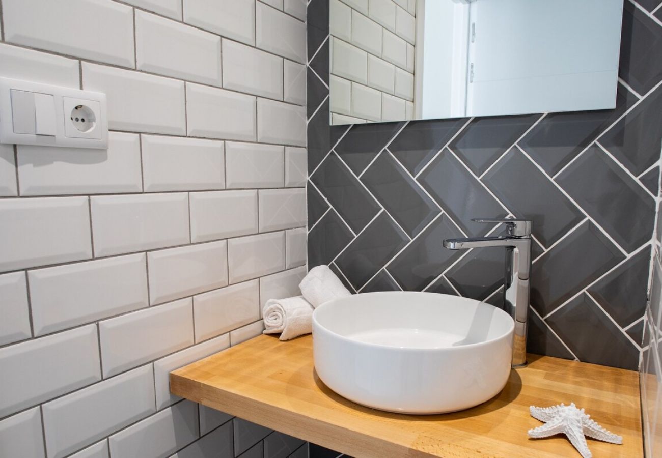 Appartamento a Valencia / València - Port Suite IX | 4 Viajeros | AC & WiFi | 15 min Ciudad Artes