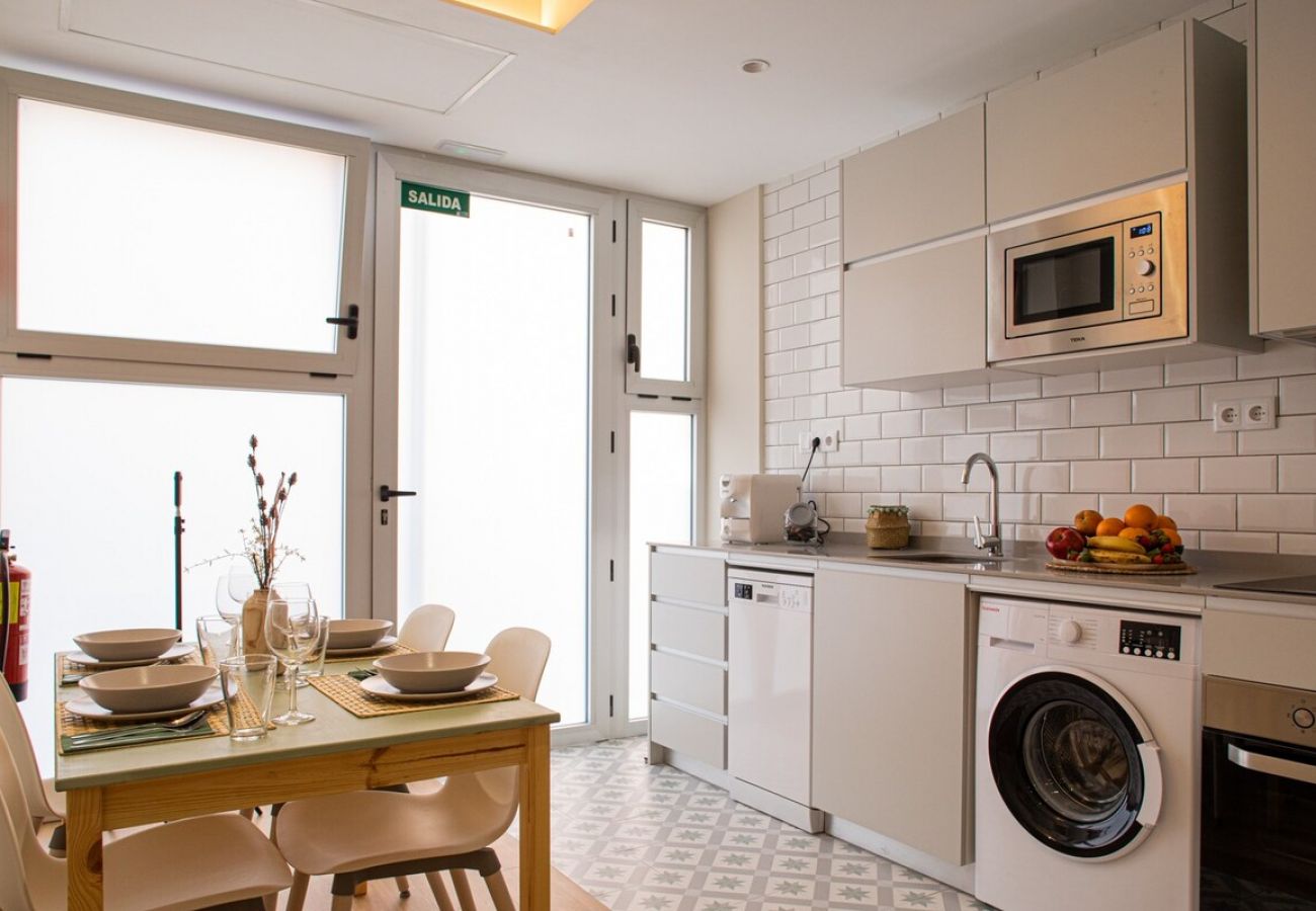 Studio a Valencia / València - Port Suite IV | 3 Viajeros | AC & WiFi | 15 min Ciudad Artes