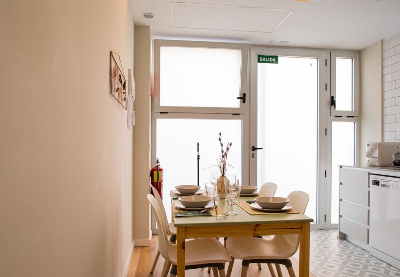 Studio a Valencia / València - Port Suite IV | 3 Viajeros | AC & WiFi | 15 min Ciudad Artes