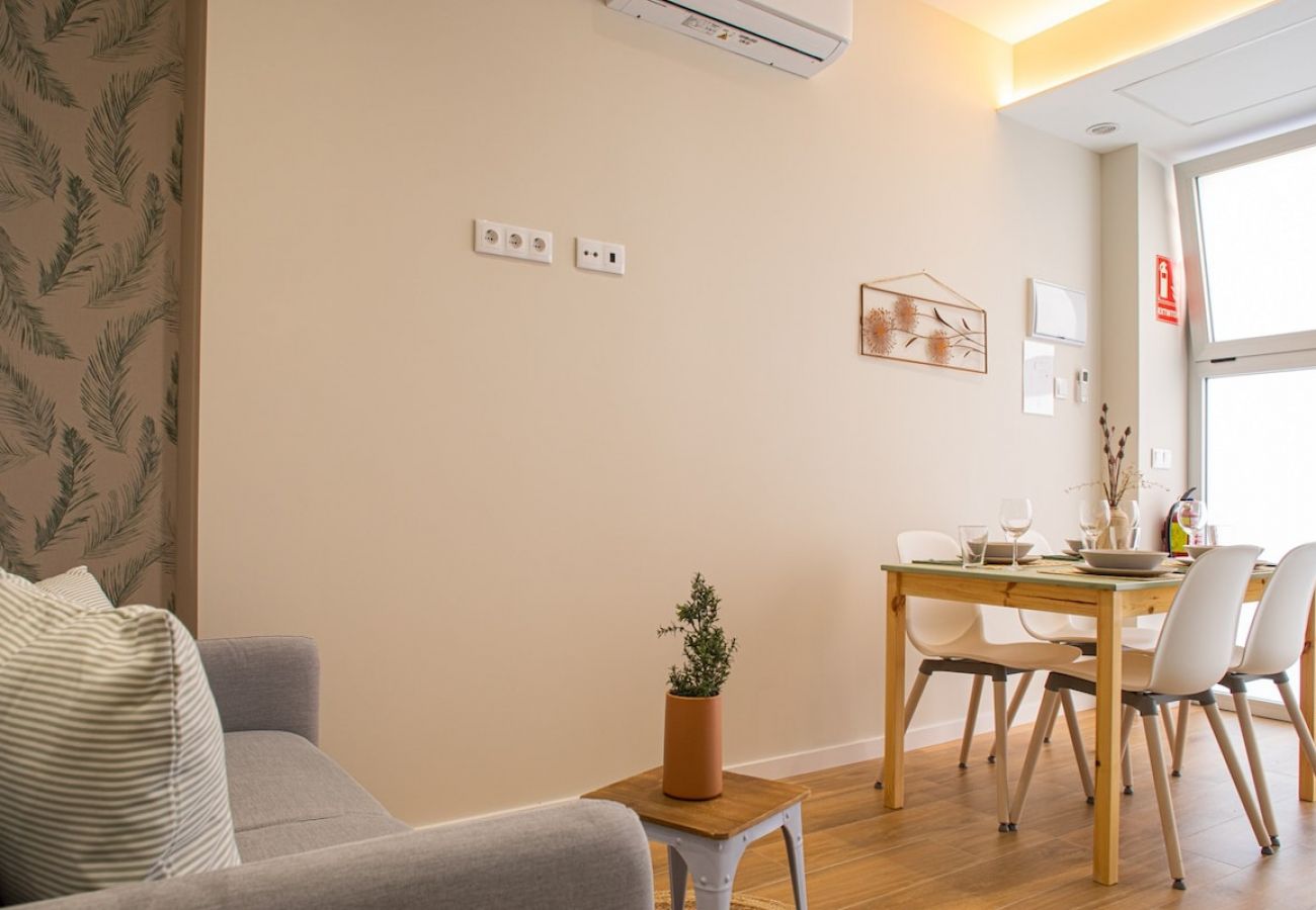 Studio a Valencia / València - Port Suite IV | 3 Viajeros | AC & WiFi | 15 min Ciudad Artes