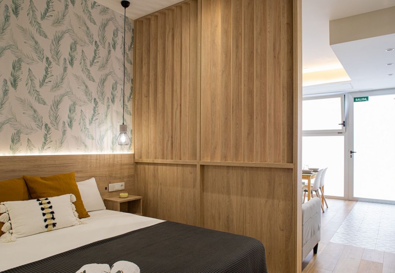 Studio a Valencia / València - Port Suite IV | 3 Viajeros | AC & WiFi | 15 min Ciudad Artes