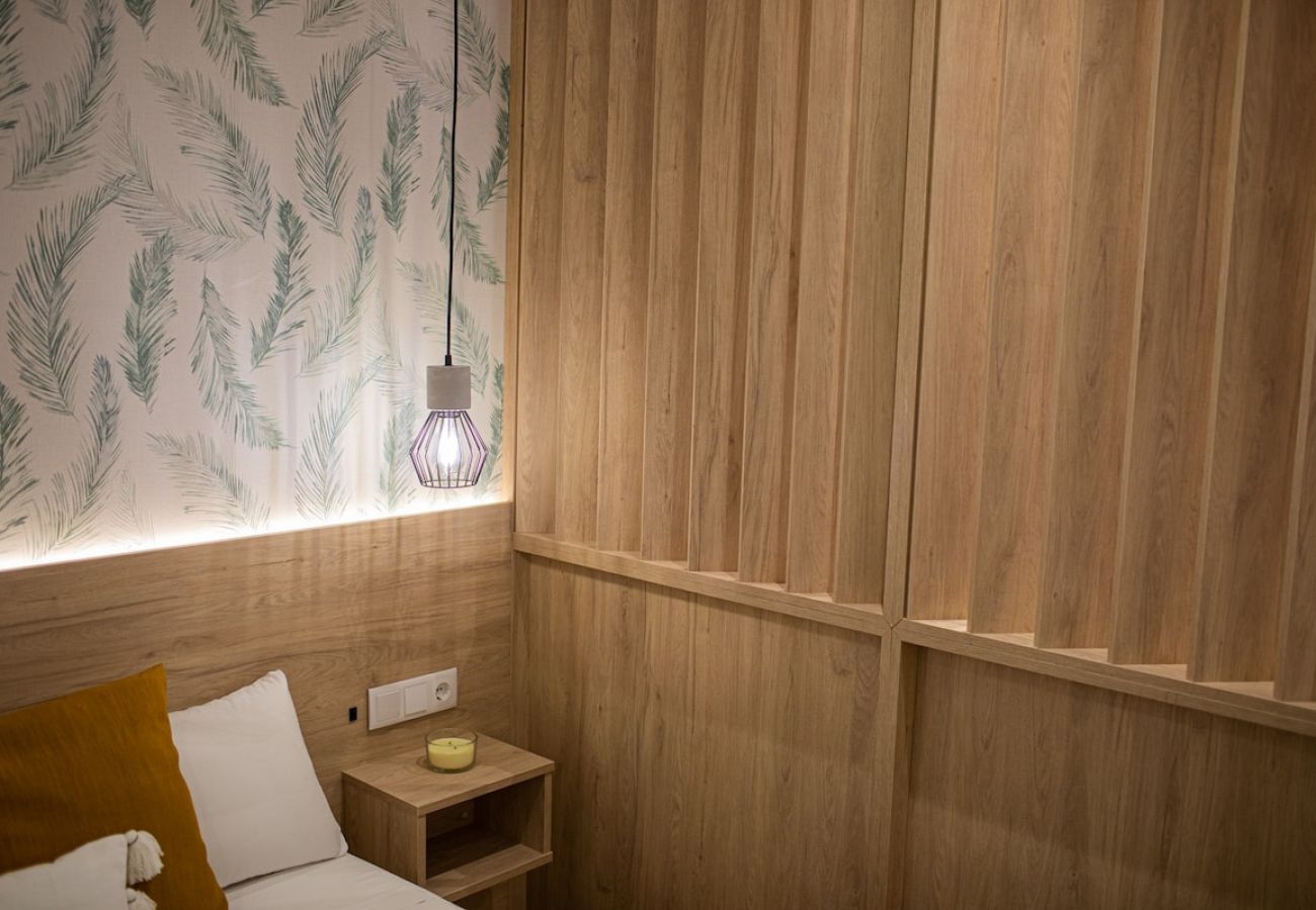 Studio a Valencia / València - Port Suite IV | 3 Viajeros | AC & WiFi | 15 min Ciudad Artes
