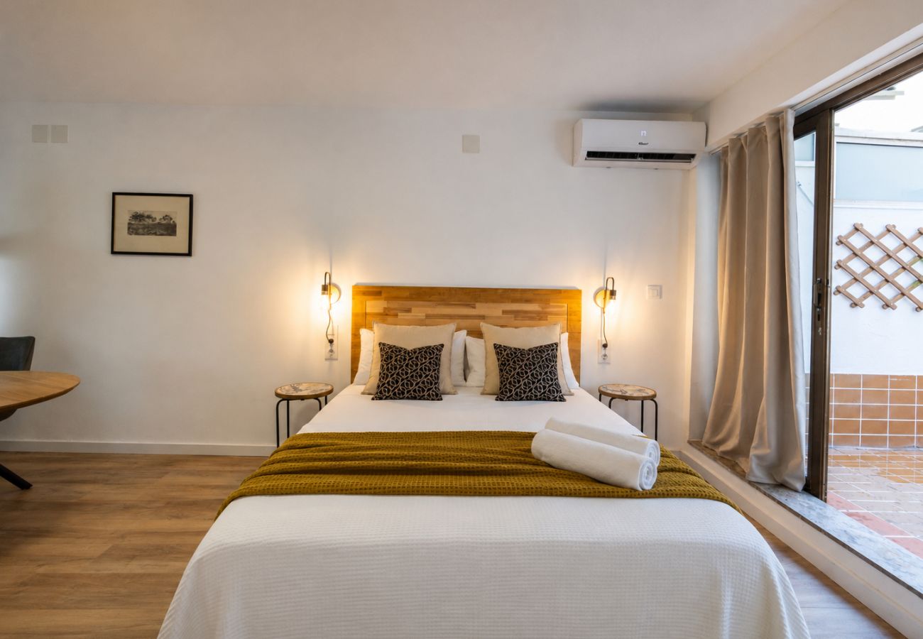 Studio a Valencia / València - City Centre Loft with Terrace - 2 Guests