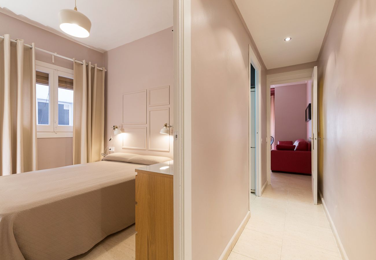 appartement plaza españa slaapkamer met een interieur balkon