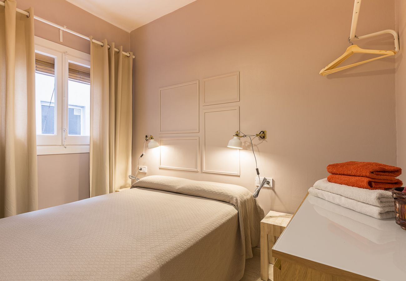 appartement plaza españa slaapkamer met een interieur balkon