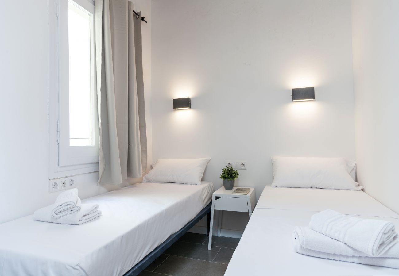 Appartement in Barcelona - Family DELUXE amplio piso con terraza y piscina en Barcelona centro