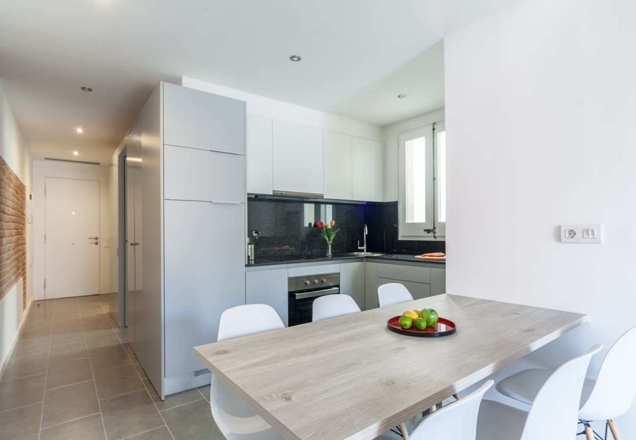 Appartement in Barcelona - Family DELUXE amplio piso con terraza y piscina en Barcelona centro
