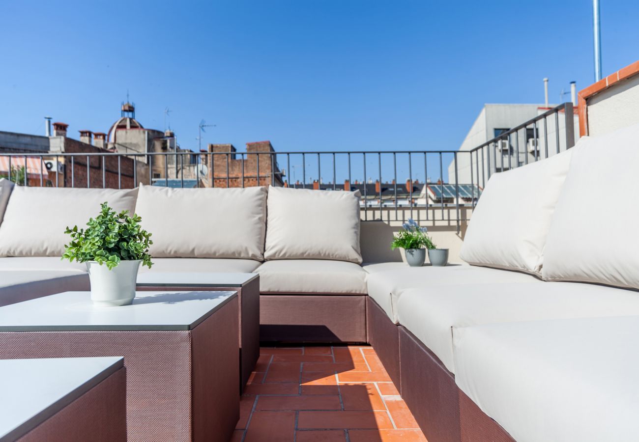 Appartement in Barcelona - Family DELUXE amplio piso con terraza y piscina en Barcelona centro