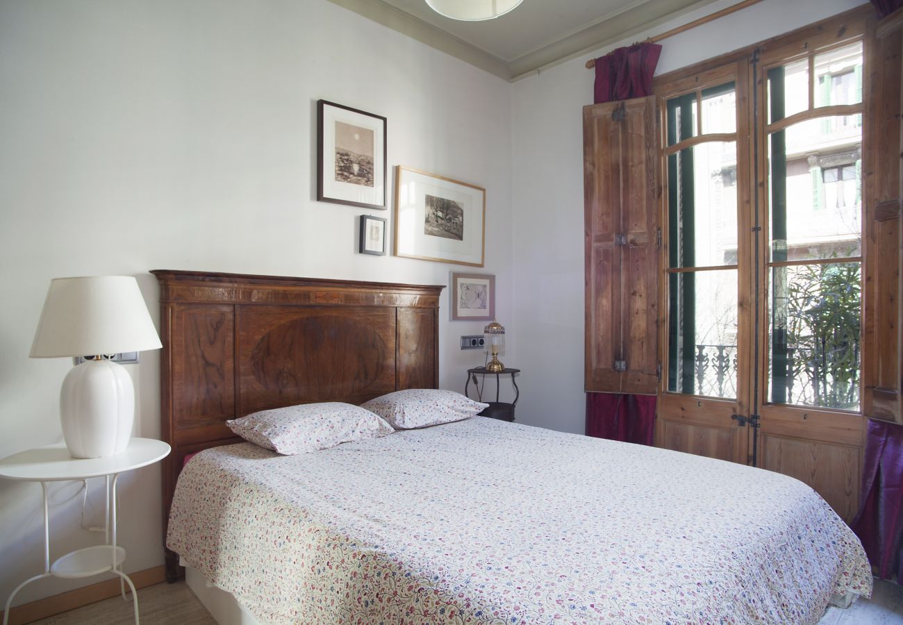 Ruime en gezellige accommodatie met 4 kamers in de Eixample in Barcelona