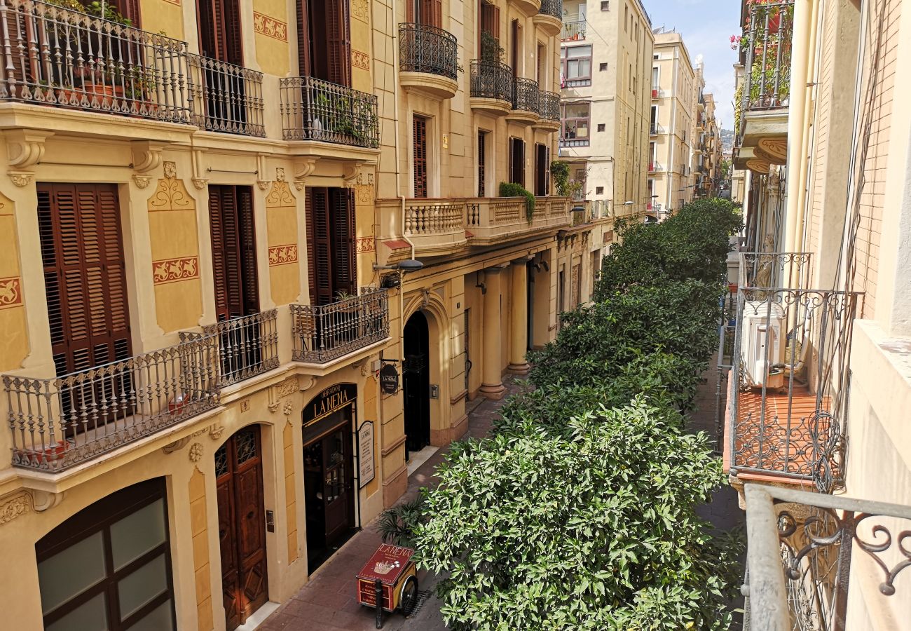Appartement in Barcelona - GRACIA DREAM, piso turístico  restaurado de diseño en Gràcia, Barcelona centro