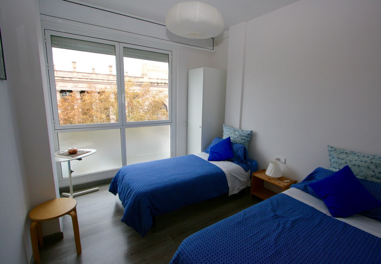 Appartement in Barcelona - PLAZA ESPAÑA DELUXE & FIRA, piso en alquiler por días muy bonito y luminoso, vistas a Plaza España, Barcelona.