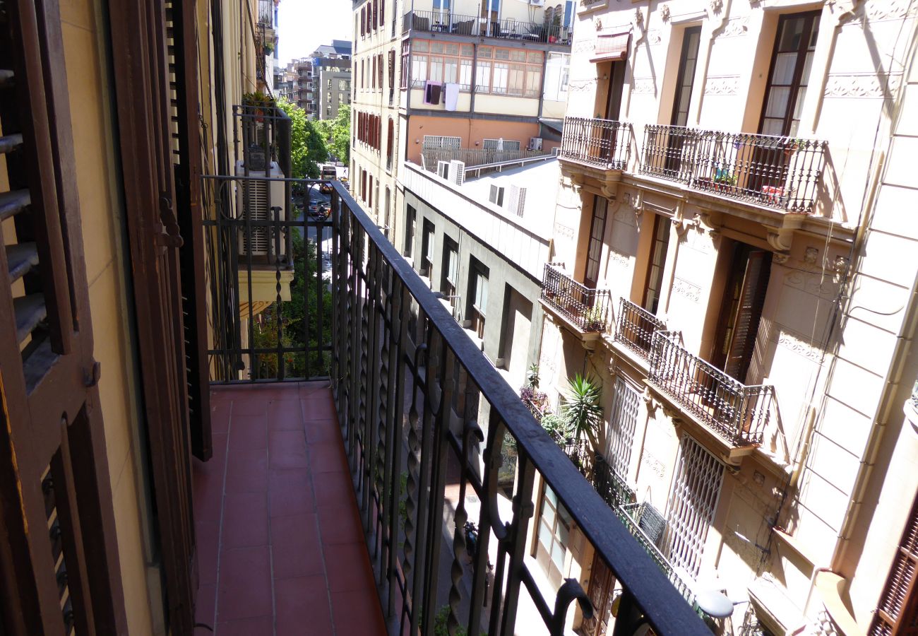 Appartement in Barcelona - Bonito piso en alquiler por días en Gracia, Barcelona centro. Luminoso, tranquilo y bien situado.