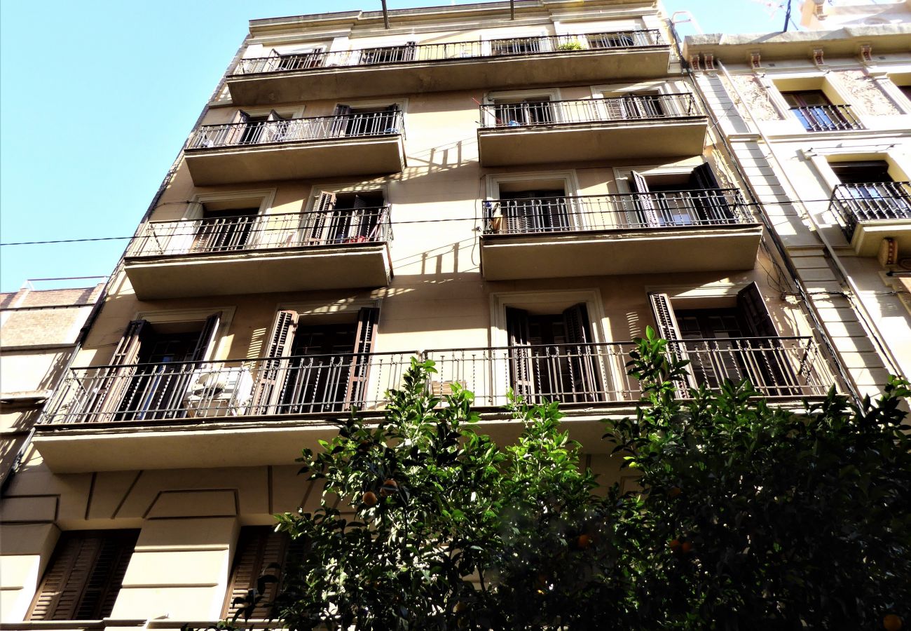 Appartement in Barcelona - Bonito piso en alquiler por días en Gracia, Barcelona centro. Luminoso, tranquilo y bien situado.