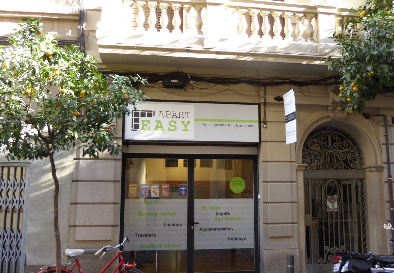 Appartement in Barcelona - Piso bonito, restaurado en alquiler con patio terraza en Gracia, Barcelona centro