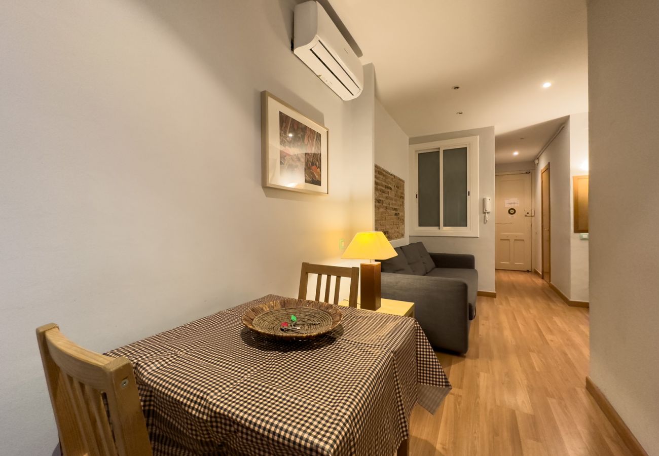 Appartement in Barcelona - Piso bonito, restaurado en alquiler con patio terraza en Gracia, Barcelona centro