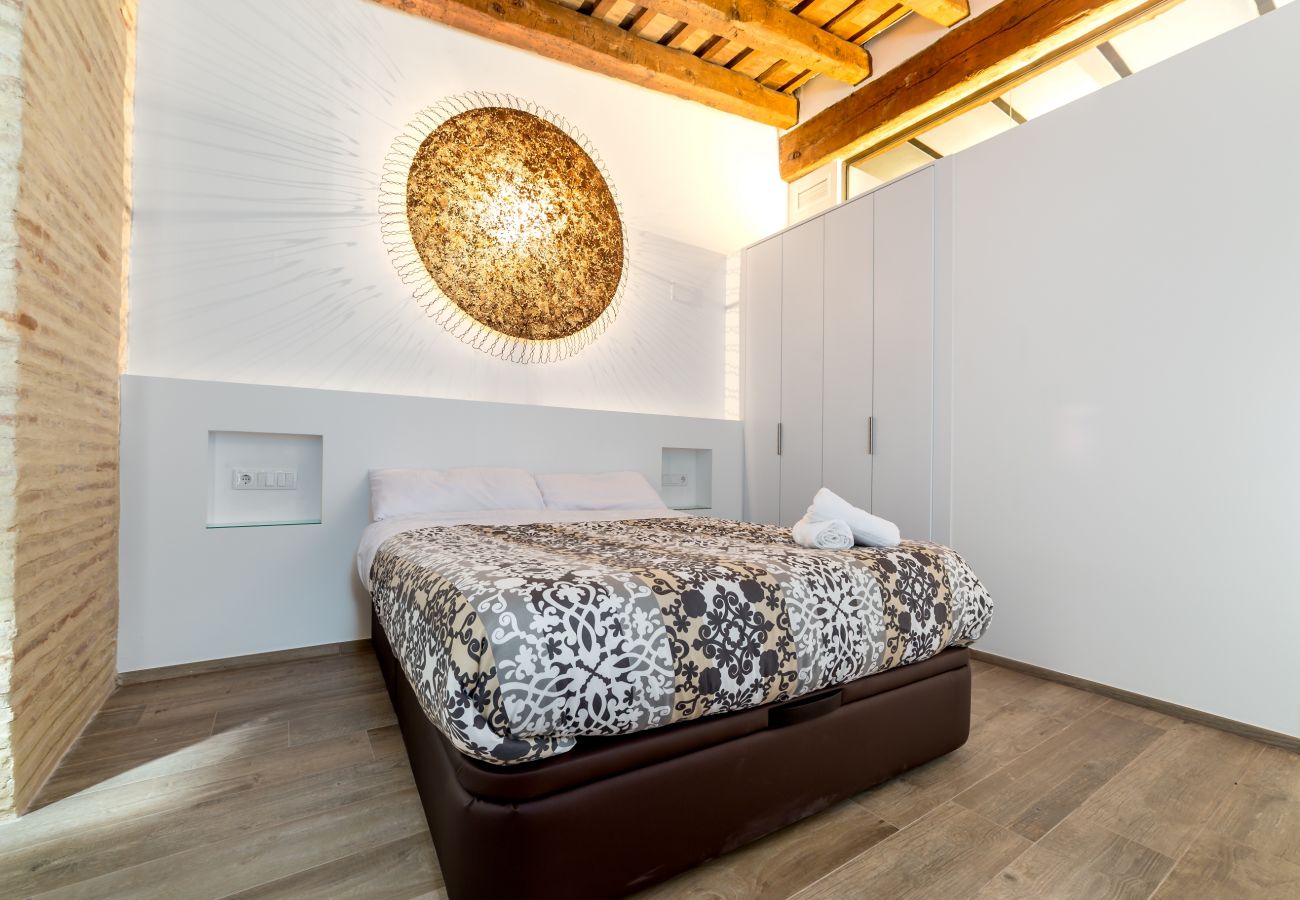 Appartement in Valencia - CENTER-Luxurious 1BR, 1BA-Terrace, WI-FI, A/C 