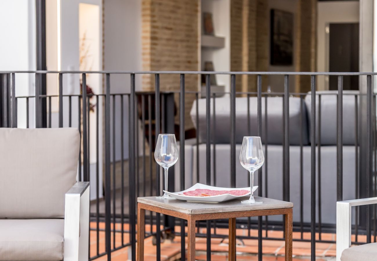 Appartement in Valencia - CENTER-Luxurious 1BR, 1BA-Terrace, WI-FI, A/C 