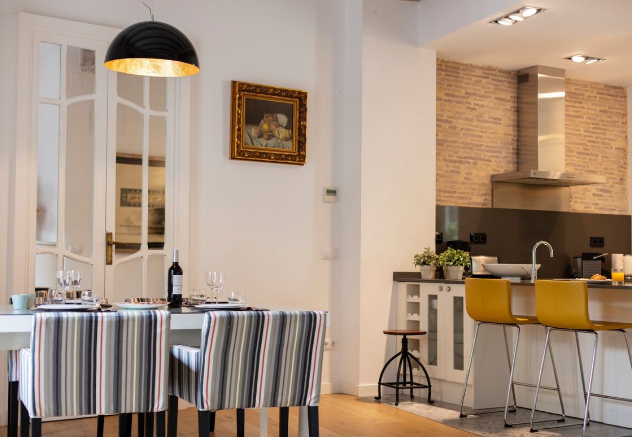 Appartement in Valencia - Suite Casco Antiguo | 4 Viajeros | AC WiFi | Exclusivo