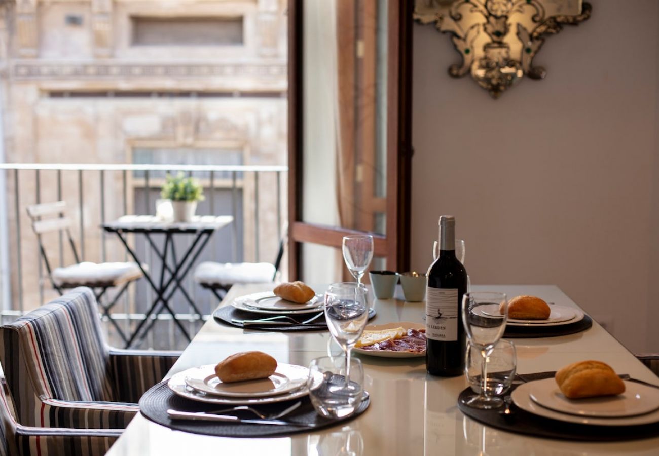 Appartement in Valencia - Suite Casco Antiguo | 4 Viajeros | AC WiFi | Exclusivo