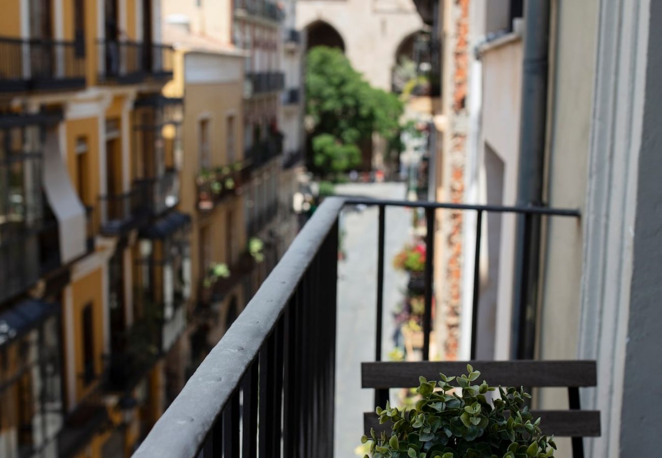 Appartement in Valencia - Suite Casco Antiguo | 4 Viajeros | AC WiFi | Exclusivo