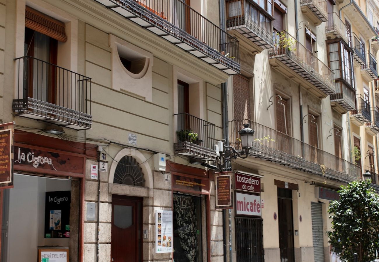 Appartement in Valencia - Suite Casco Antiguo | 4 Viajeros | AC WiFi | Exclusivo
