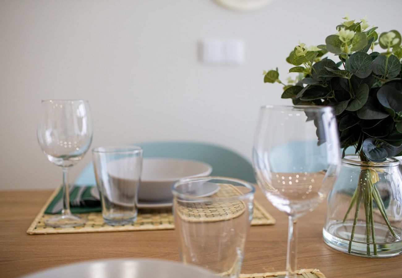 Appartement in Valencia - Port Suite III | 6 Viajeros | AC & WiFi | 15 min Ciudad Artes