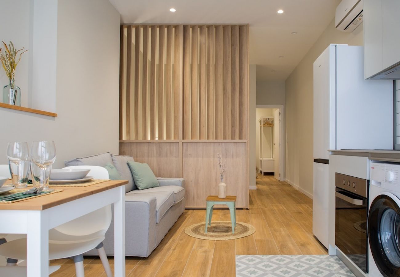 Appartement in Valencia - Port Suite II | 4 Viajeros | AC & WiFi | 15 min Ciudad Artes