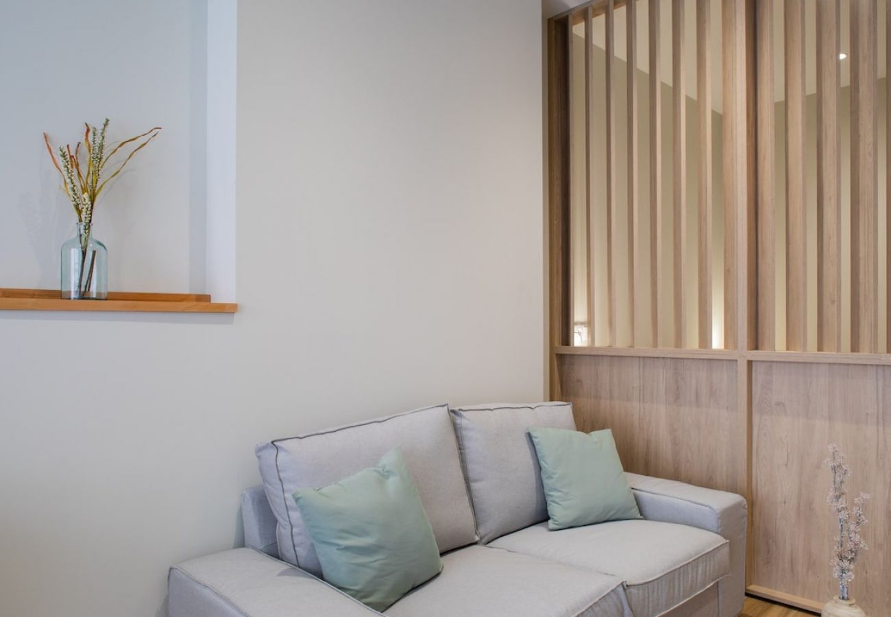 Appartement in Valencia - Port Suite II | 4 Viajeros | AC & WiFi | 15 min Ciudad Artes