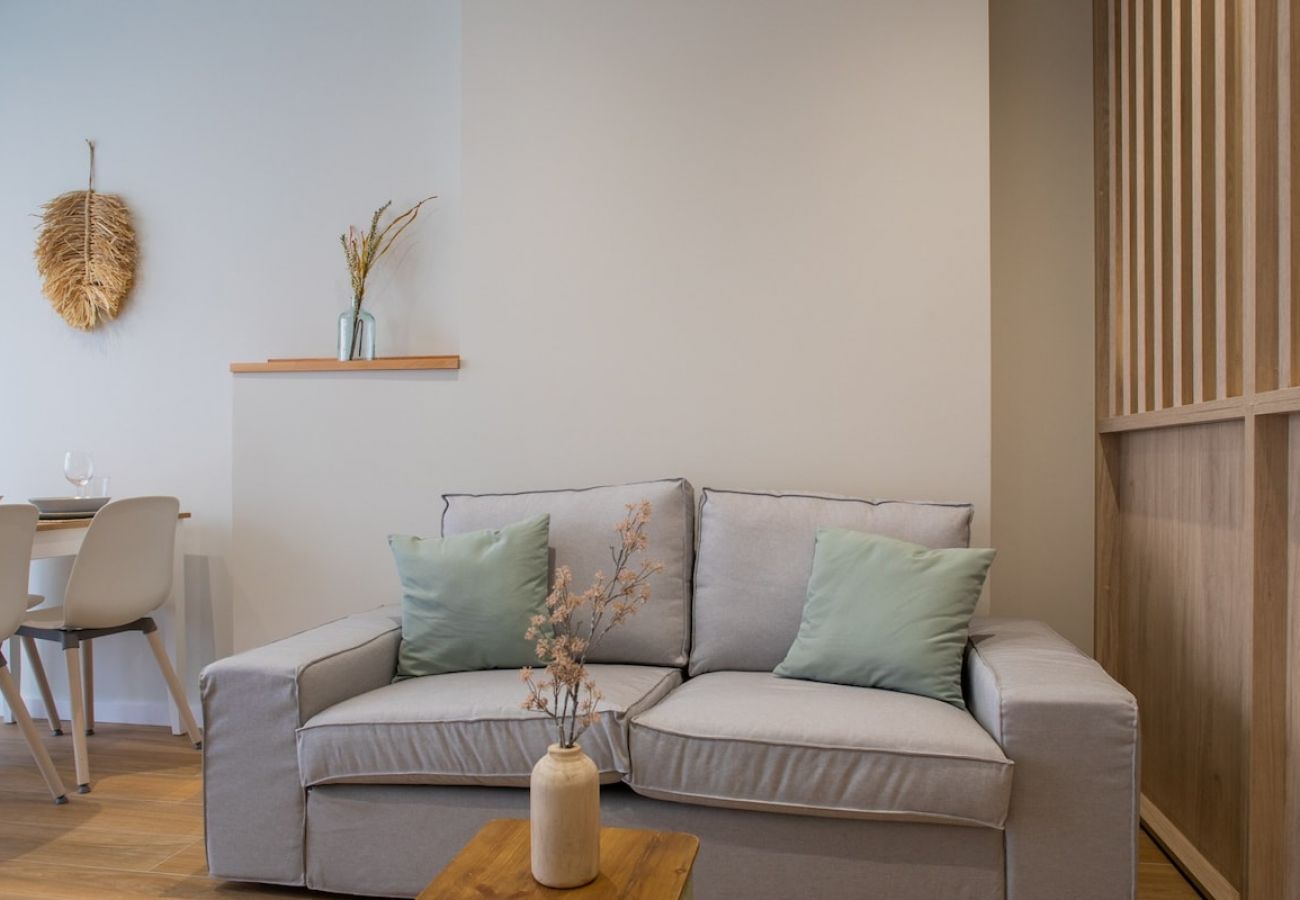Appartement in Valencia - Port Suite II | 4 Viajeros | AC & WiFi | 15 min Ciudad Artes