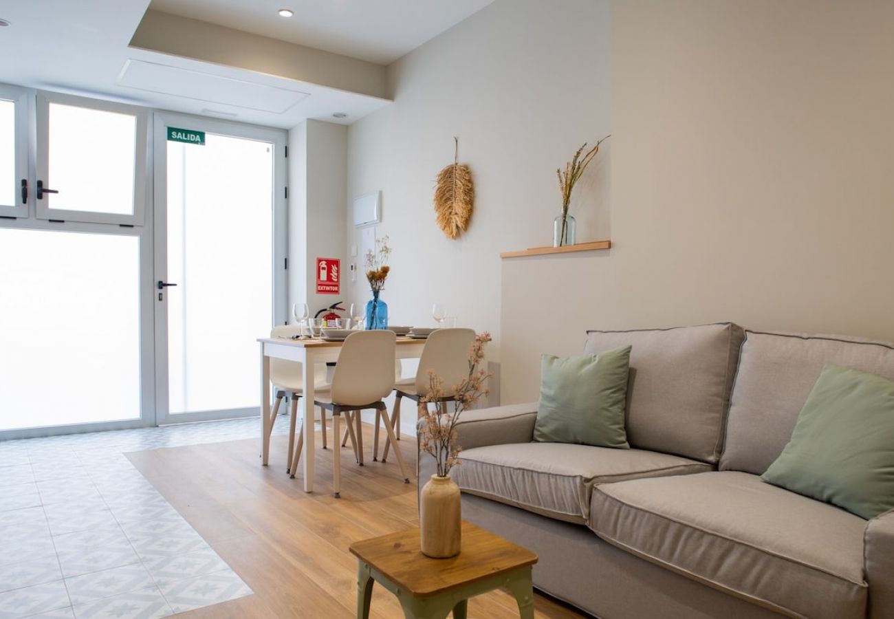 Appartement in Valencia - Port Suite II | 4 Viajeros | AC & WiFi | 15 min Ciudad Artes