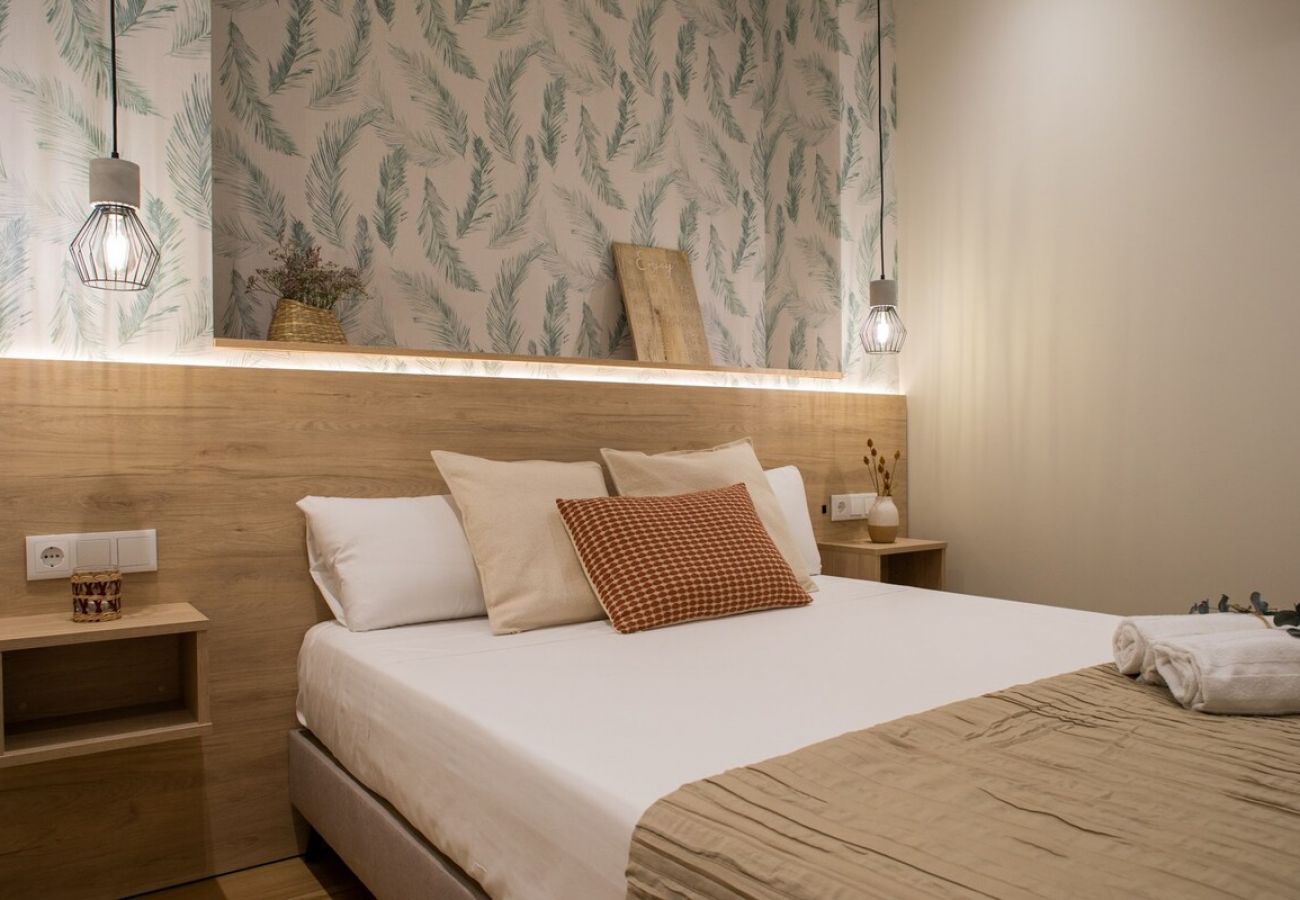 Appartement in Valencia - Port Suite II | 4 Viajeros | AC & WiFi | 15 min Ciudad Artes